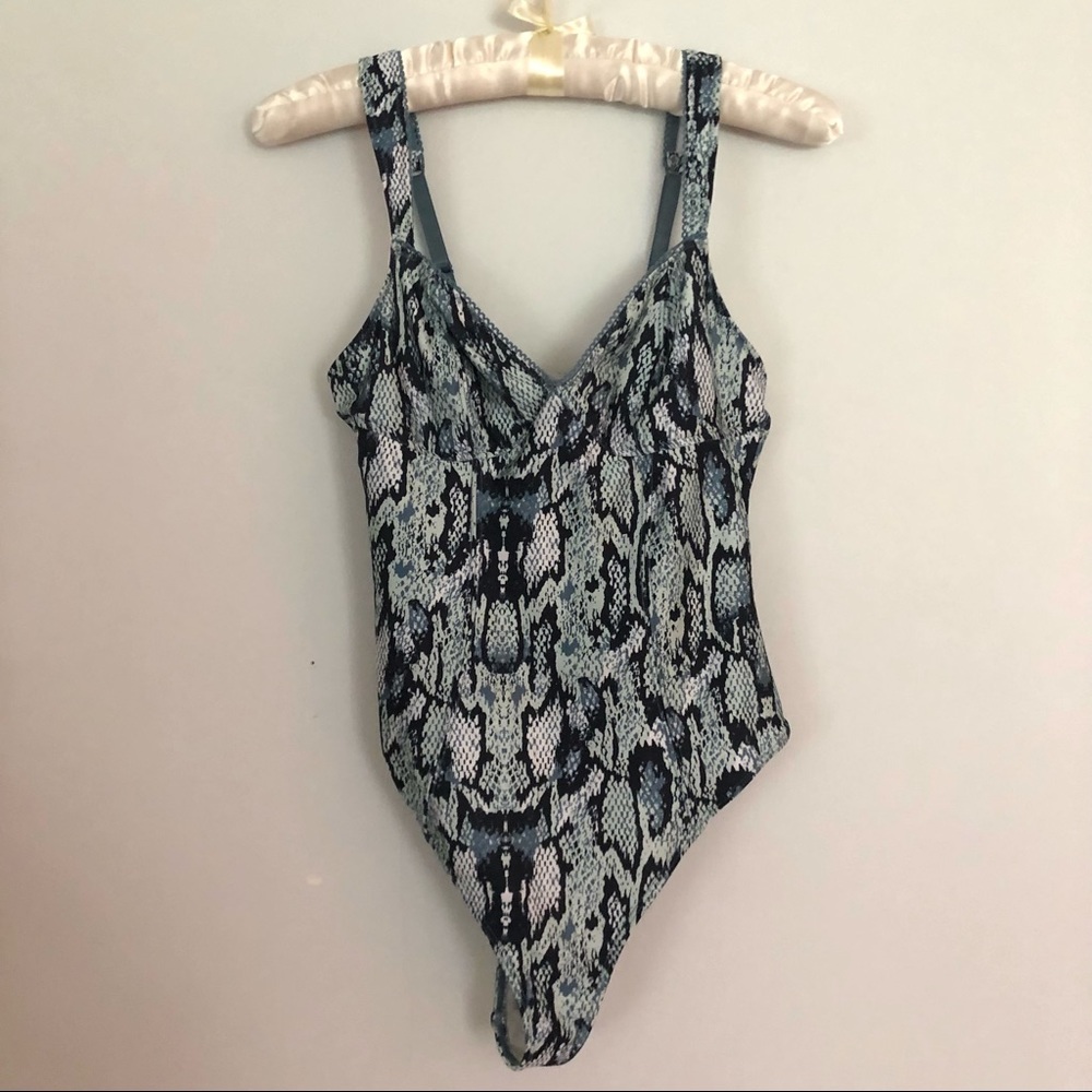 ✨NEW Urban Outfitters Snakeskin Bodysuit - Picture 8 of 13